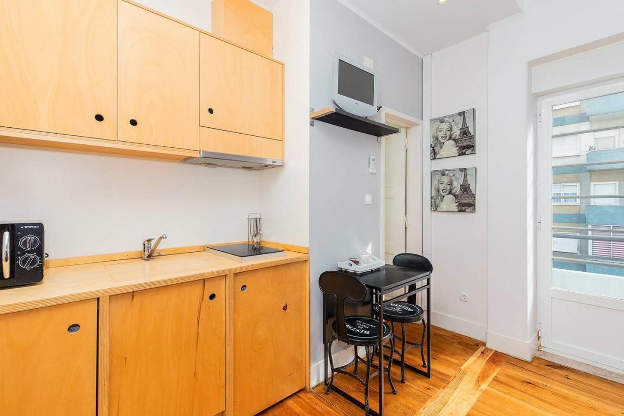 Renovated Apartments In Central Lisbona Esterno foto