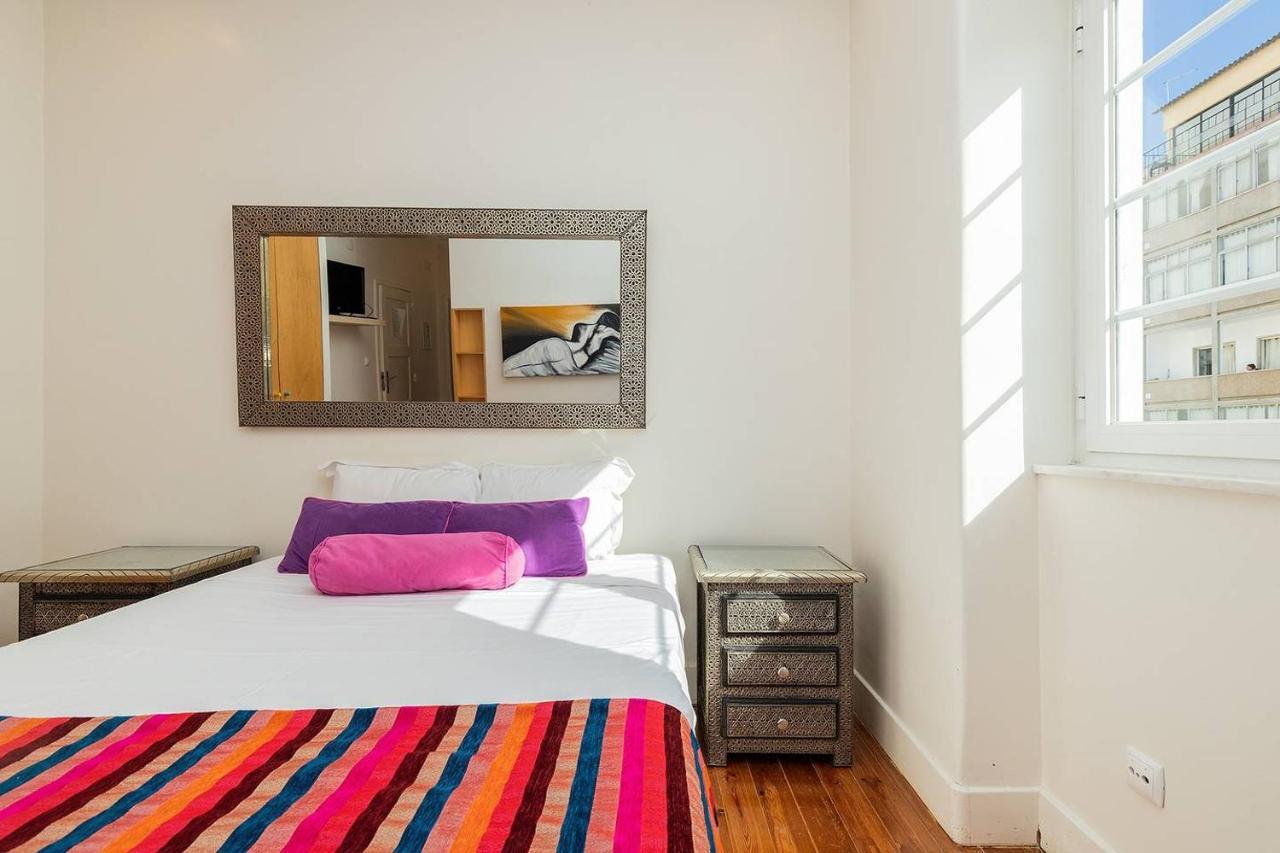 Renovated Apartments In Central Lisbona Esterno foto