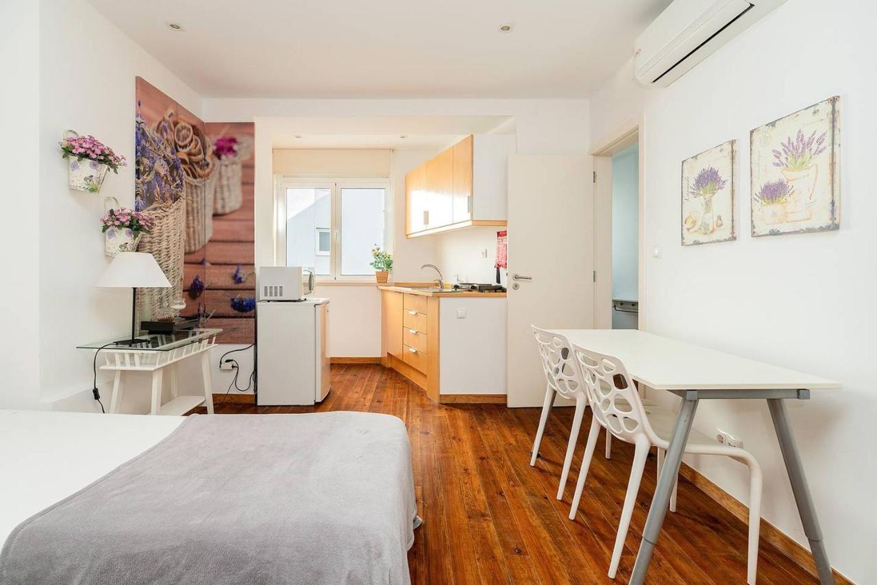 Renovated Apartments In Central Lisbona Esterno foto