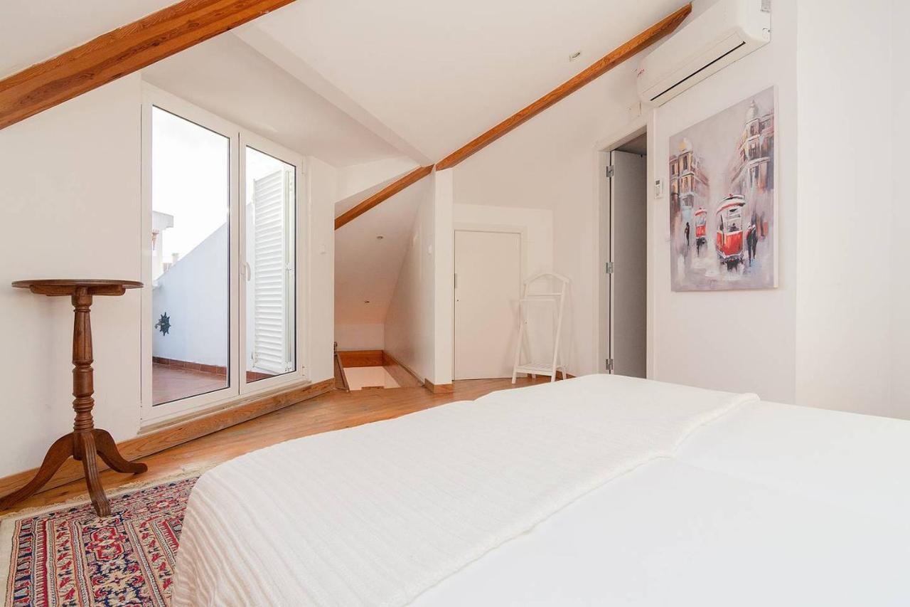 Renovated Apartments In Central Lisbona Esterno foto