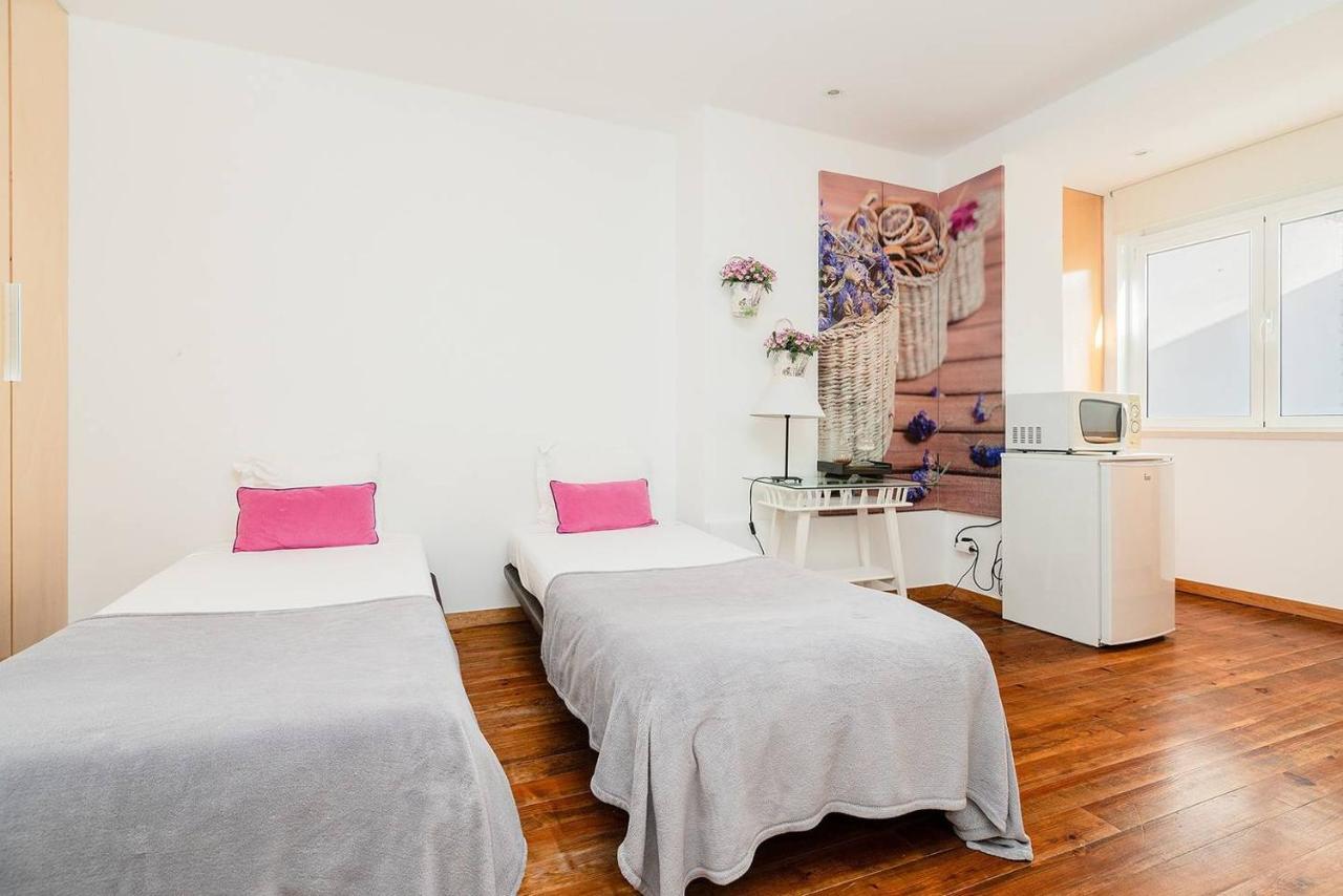 Renovated Apartments In Central Lisbona Esterno foto