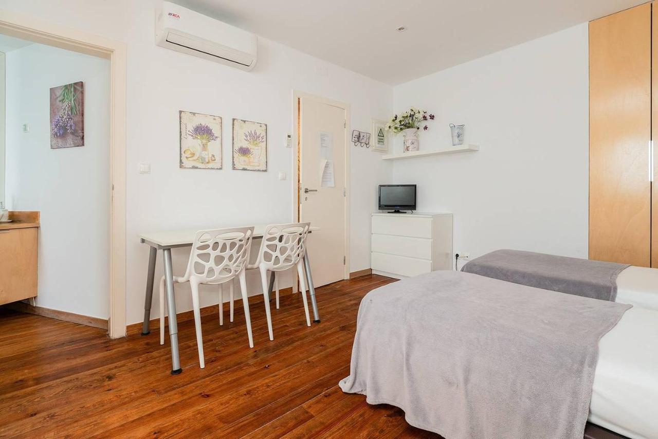 Renovated Apartments In Central Lisbona Esterno foto